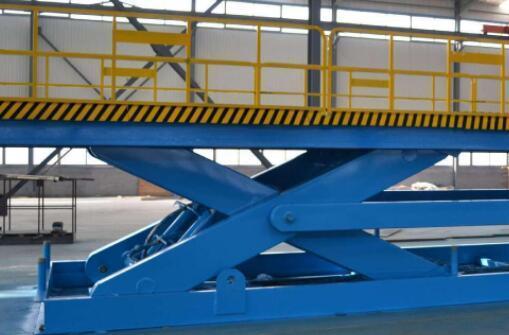 固定式升降平臺(tái)遇到惡劣天氣怎么辦？